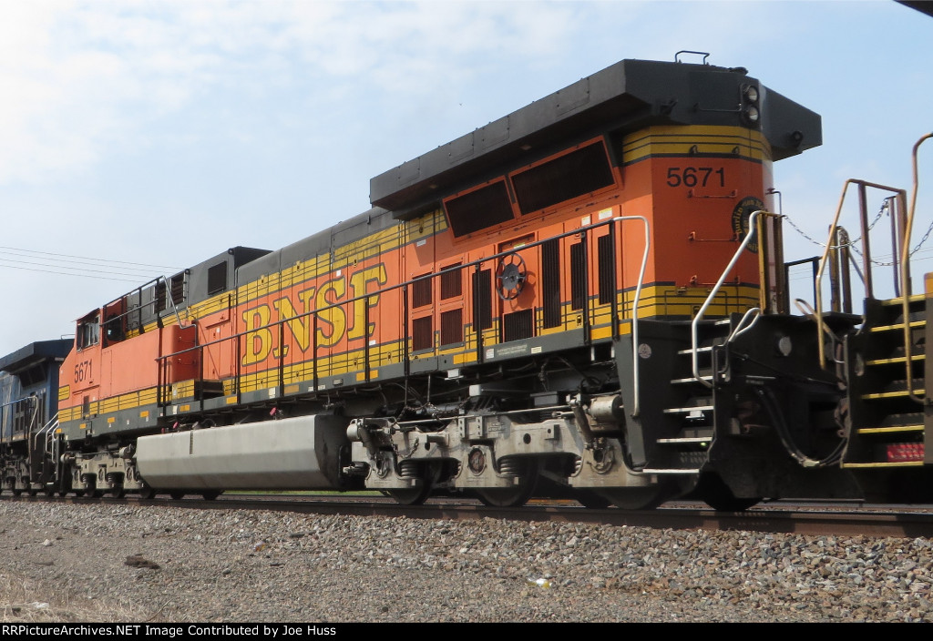 BNSF 5671